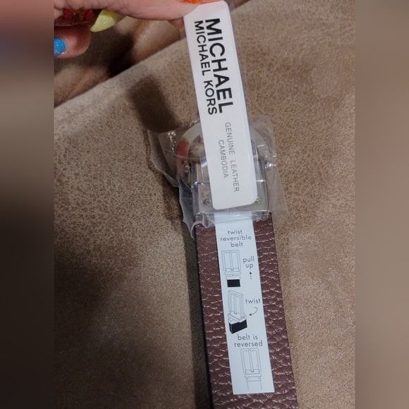 Michael Kors reversible belt - Picture 3 of 3